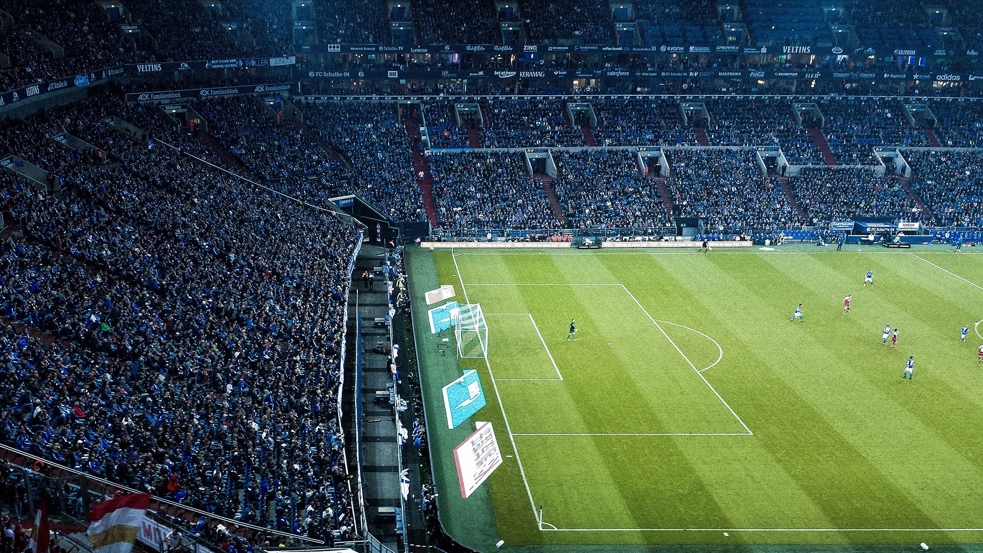 创造历史：球队在比赛中打破记录取得胜利，创造力足球